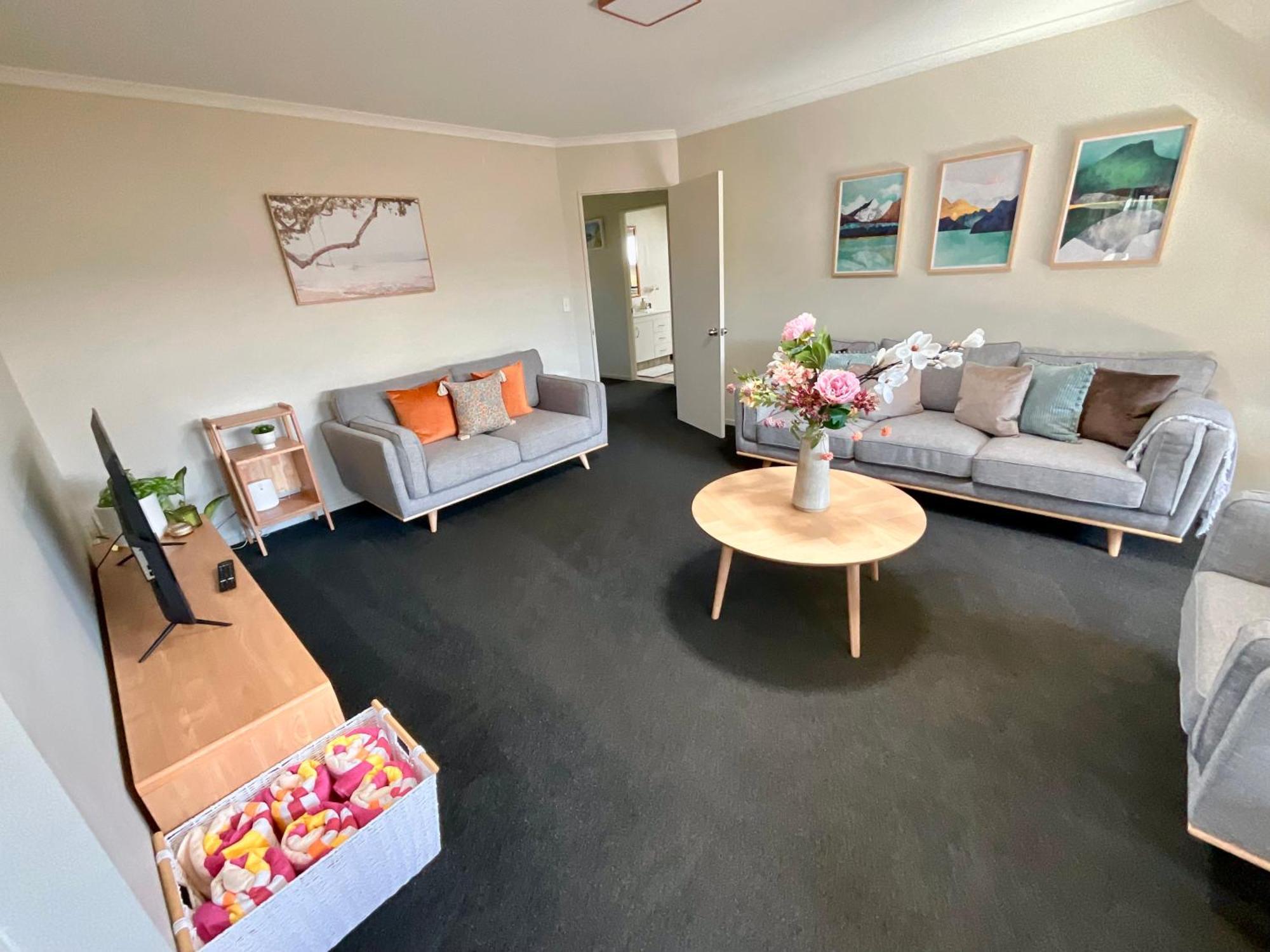 Free-Range On Papmoa Beach Tauranga Exterior photo