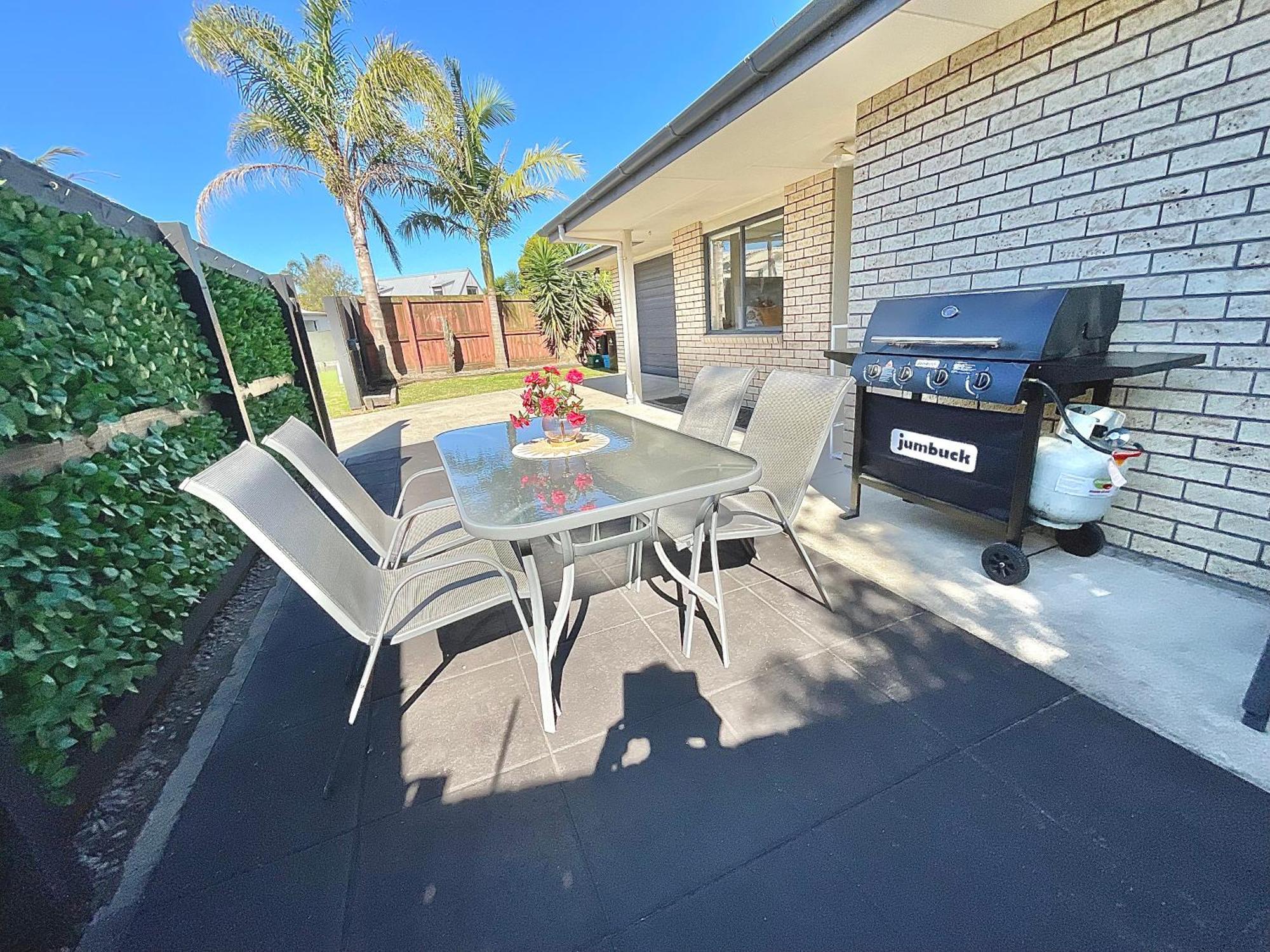 Free-Range On Papmoa Beach Tauranga Exterior photo